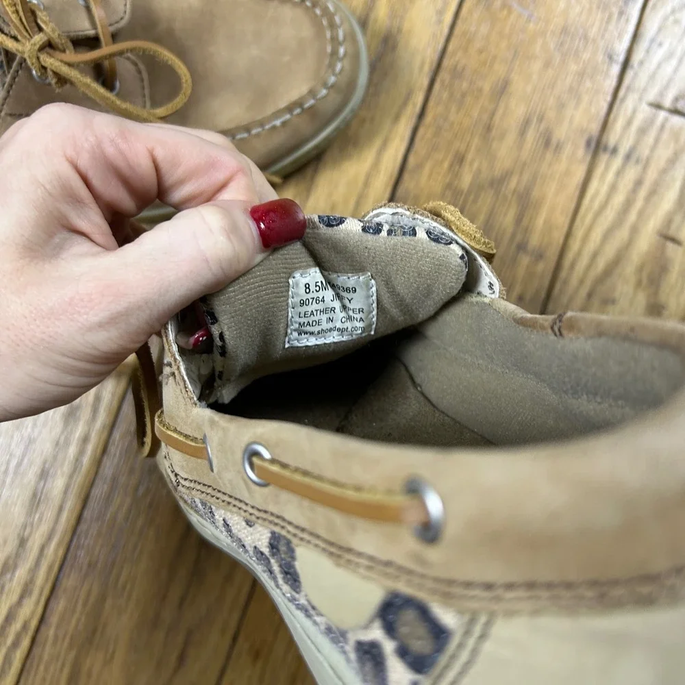 Maui Island Women's Tan‎ Leopard Print Boat Shoes Size 8.5